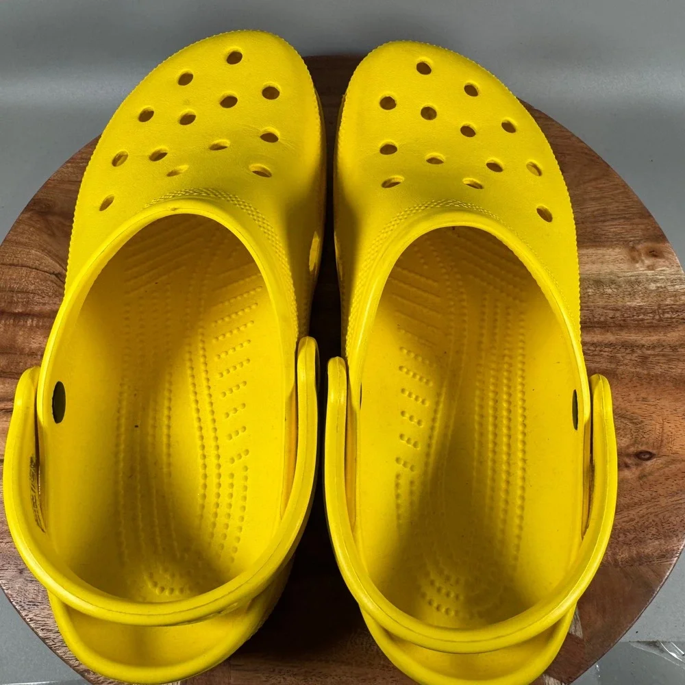 Crocs Classic Clog Lemon Yellow Mens Size 9 Womens 11 Slip On Comfort Shoes